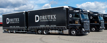 20-nowych-actros-w-w-firmie-drutex-02.jpg